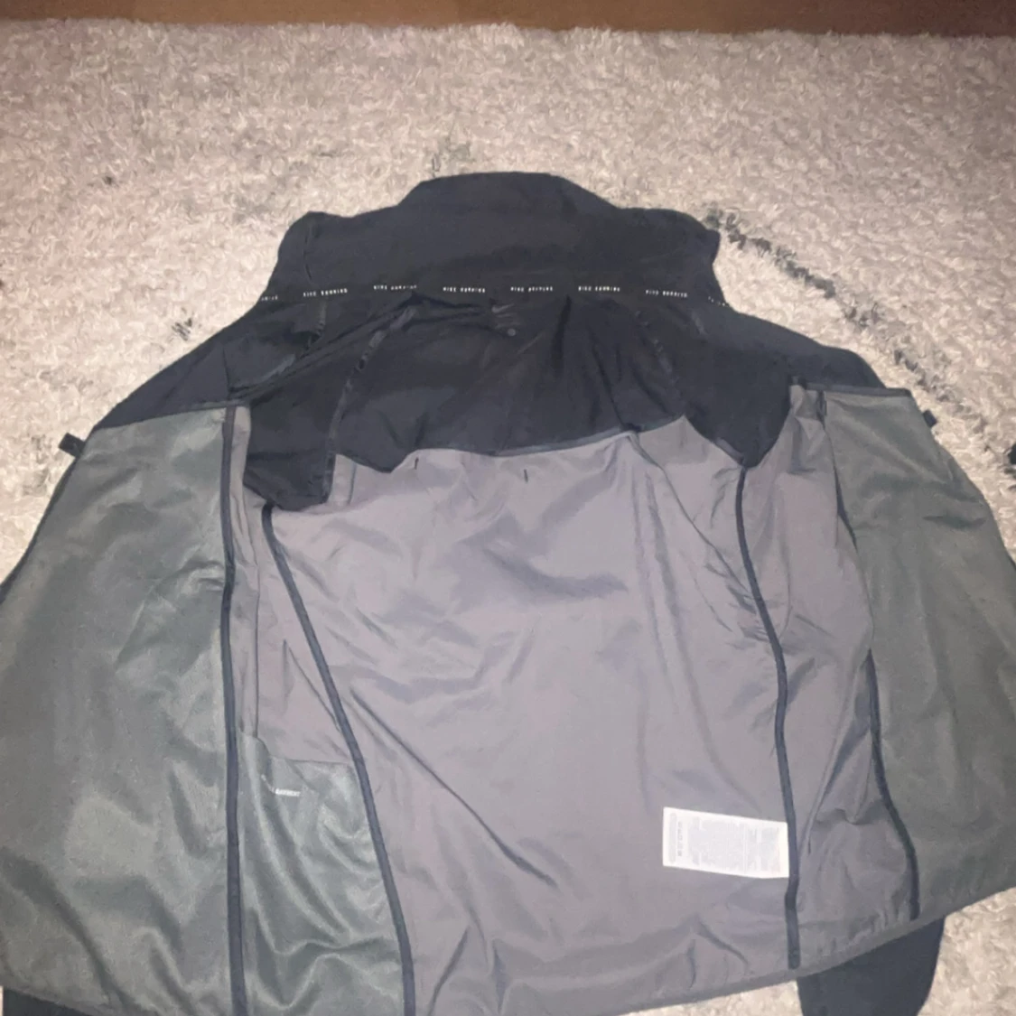Nike svart och grå vindjacka - 2