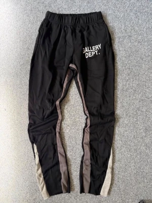 Gallery dept black baggy sweatpants - Never used, in amazing condition. Ask DM for more questions and follow insta to join our giveaways!