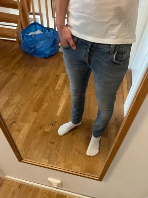 Nudie jeans grim tim - Snygga jeans från Nudie! Modell Grim Tim i storlek 30/30! Mycket gott skick, kontakta mig vid minsta fråga!