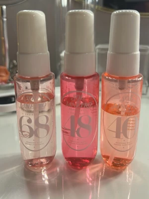 Sol de Janeiro body mists🤍 - 3 stycken mini sol de Janeiro body mists till salu, alla för 100kr eller nmr 68 för 40kr, nmr 48 för 40kr, nmr 40 för 35kr💗Skriv vid frågor och innan köp så jag vet om du vill köpa en eller flera🫶🏻🫶🏻68 och 40 är sålda🤍
