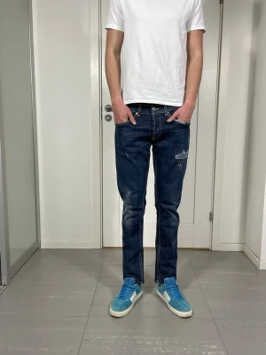 Dondup George Jeans  - Säljer nu dessa Dondup George Jeans med snygga slitningar i populär design, skriv för fler bilder/frågor🙌🏼