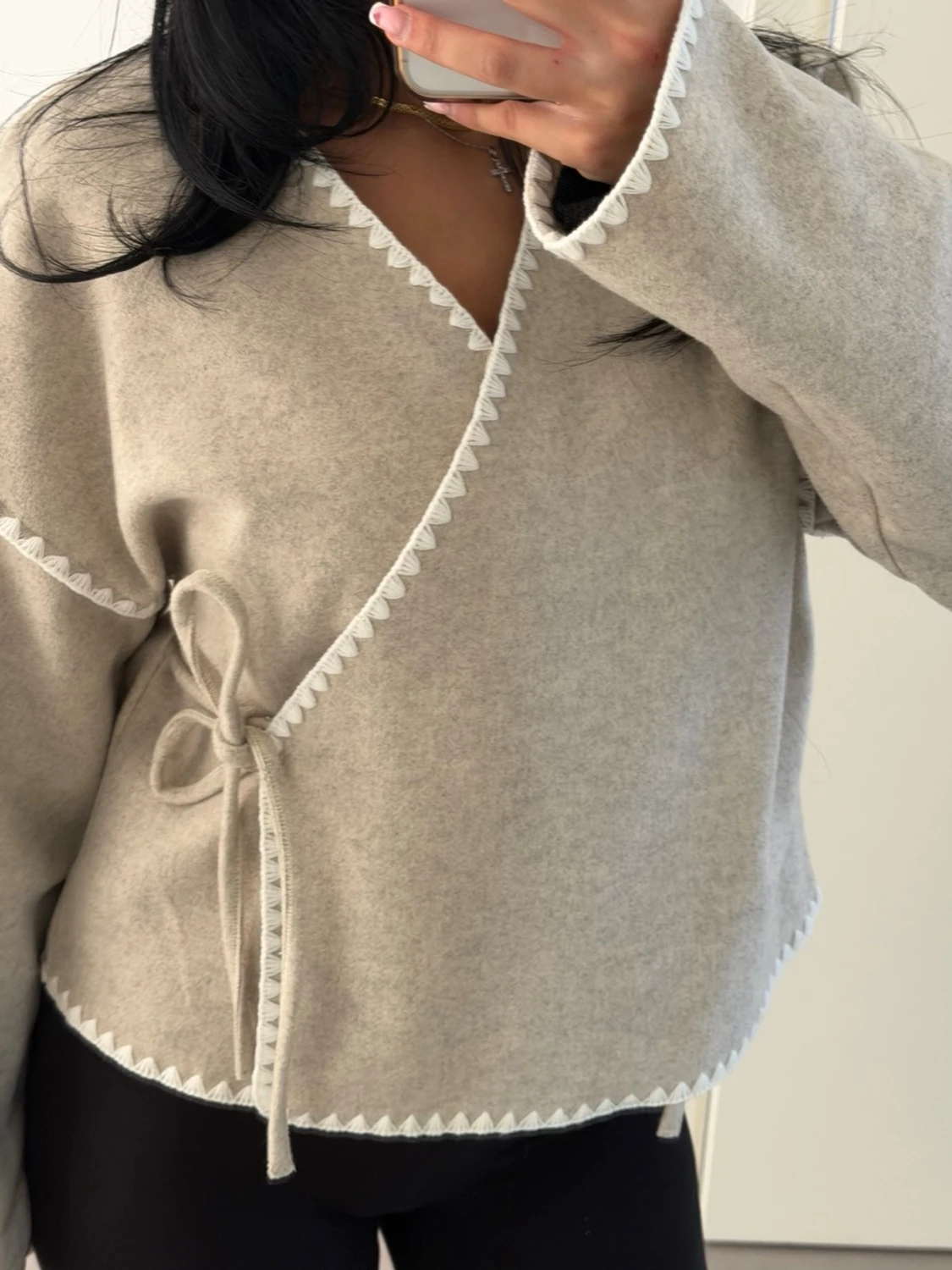 Beige omlottkofta med knytband - 1