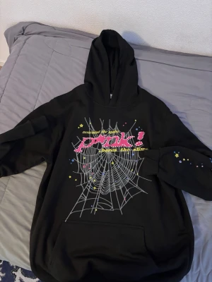 Svart Spyder hoodie 2XL - Young thug spyder hoodie