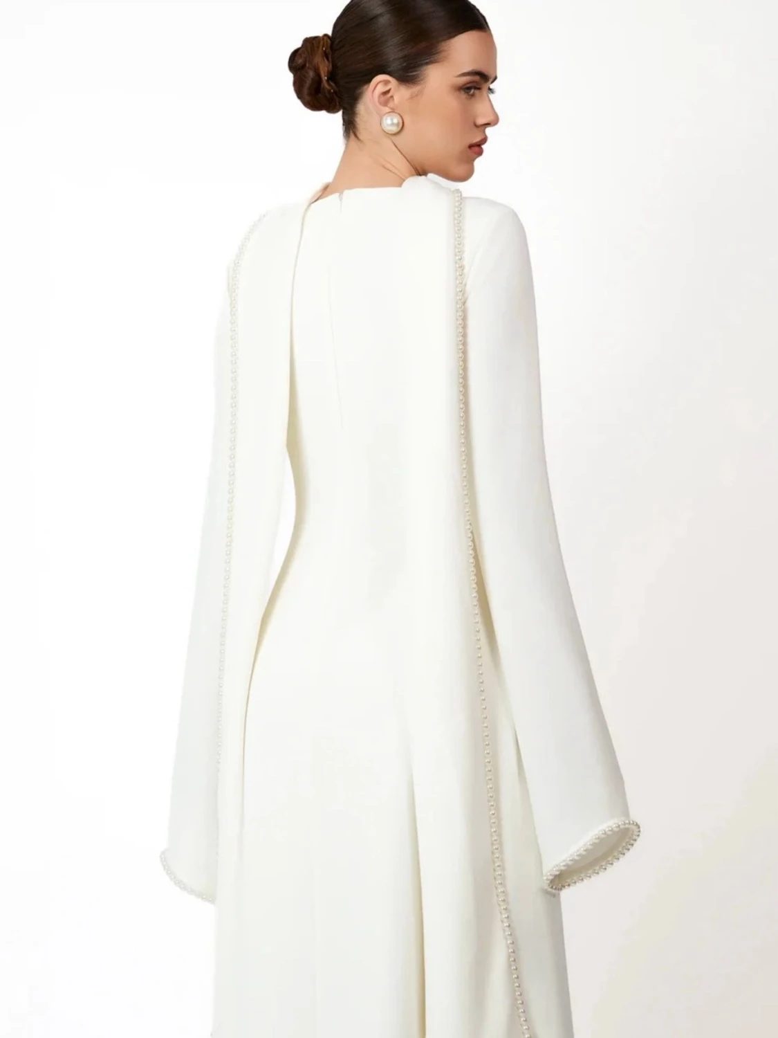 Elegant vit långklänning med vida ärmar - 2