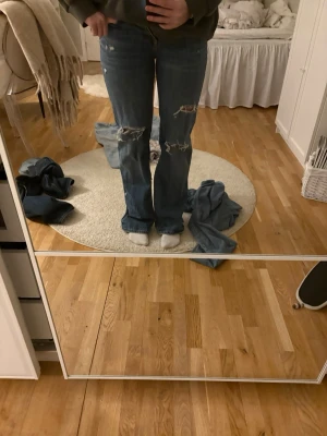 Wide jeans med hål från Zara - Super coola jeans från Zara!