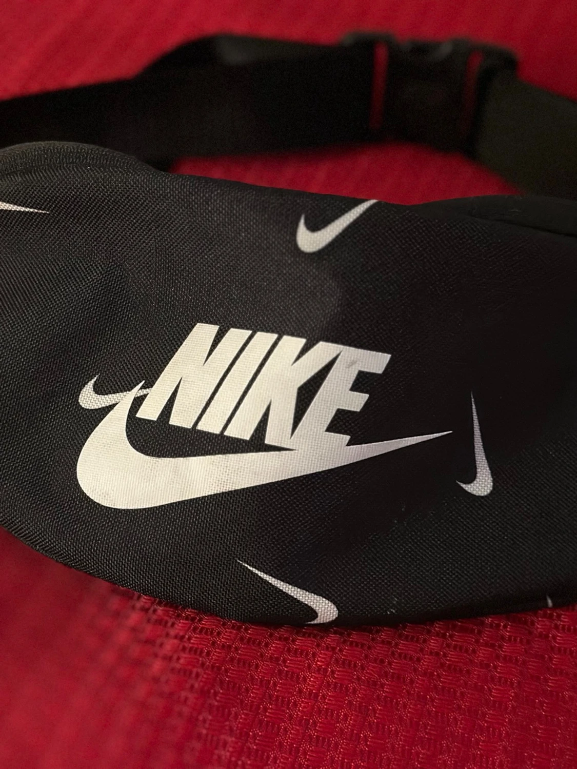 Svart magväska från Nike - 1