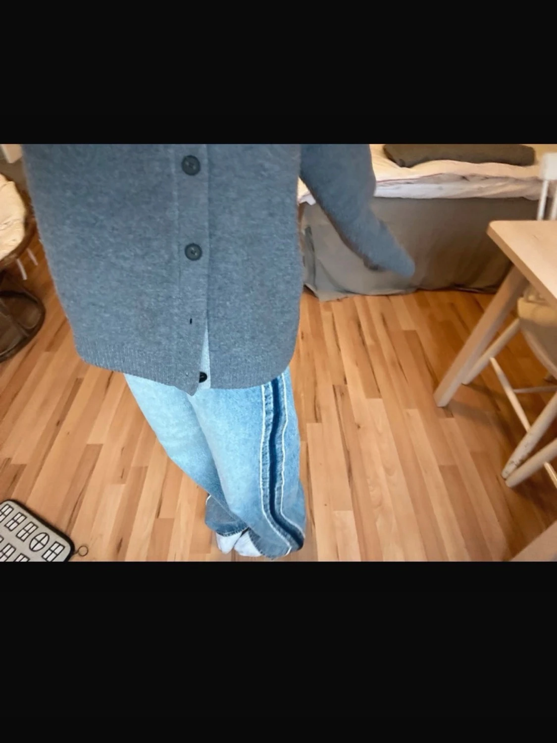 Blå wide leg jeans med kontrastdetalj - 2