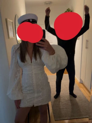 Adoore klänning - Jättefin helt ny adoore klänning som tyvärr är för liten! 