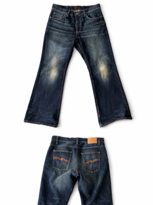 Nudie jeans Flare Glenn  - Säljer mina super snygga Nudie i modellen Flare Glenn! Jeansen köptes in för cirka 1,5 månad sedan och är därmed i väldigt gott skick. Storleken är 31/30, tveka inte att hör av er vid frågor eller prisförslag:) 