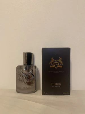 Parfums de Marly Herod 75ml EDP - Hej, säljer nu en Herod av Parfums de Marly, en av dem finaste tobacco noter som jag har luktat på, ungefär 28ml utav 75ml kvar, självklart äkta