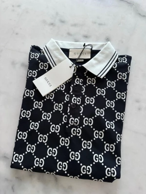 T-shirt  - Medium 
