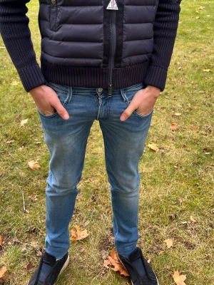 Ljusblå replay jeans - Replay jeans i storlek w27 L30. Skriv vid frågor! 😊