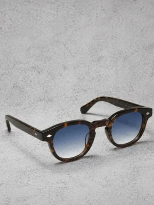 Moscot liknande glasögon  - Moscot-stil solglasögon med blå linser och leopardmönstrad båge 🐆 Moscot-stil solglasögon 🕶️ ✨ Aldrig använda, helt nya ✨ ✉️ Skickas inom 48 timmar 💵 Priset kan diskuteras ☀️ UV 400-skydd ✍️ Skriv gärna om du har frågor, jag svarar snabbt!