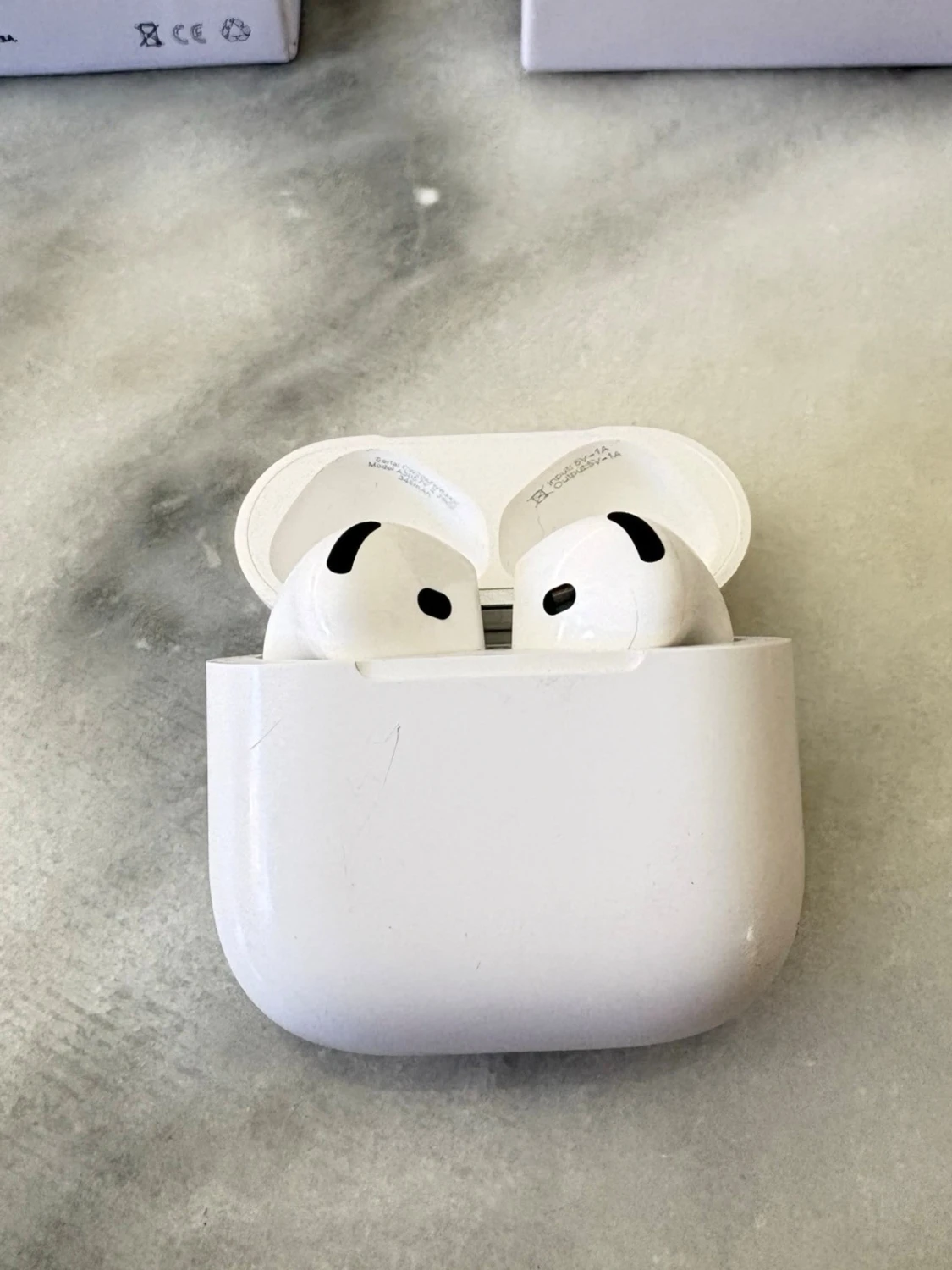 Airpods 4 - 1