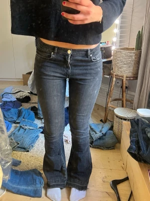 Jeans - Snygga low rise bootcut