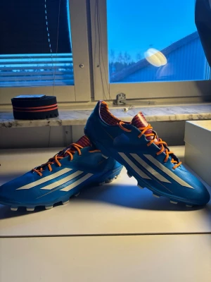  Adidas fotbollsskor exklusiv  - adidas F50 Adizero IV Samba Next Generation - Solar Blue / Solar Zest /White ag