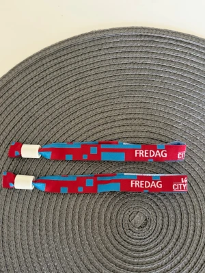 Cityfestivalen, fredag - Säljer två festival armband till fredag! Kan mötas upp runt festivalområdet, 300kr för en 