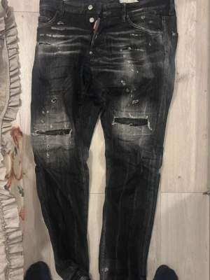 Dsquared2 jeans  - Fräscha dsq jeans. Ny modell bra skick. Storlek 50. 