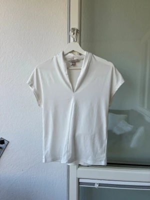 Blus från HM  - Fin blus från HM i fint skick, passar XS/S.