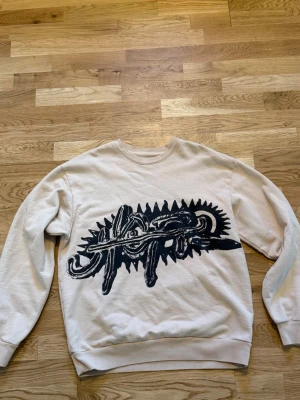 Äkta Travis Scott tröja (Utopia merch) - Exklusiv merch från Utopia albumet. Säljer den pga storleken. Har använt den 1 gång.