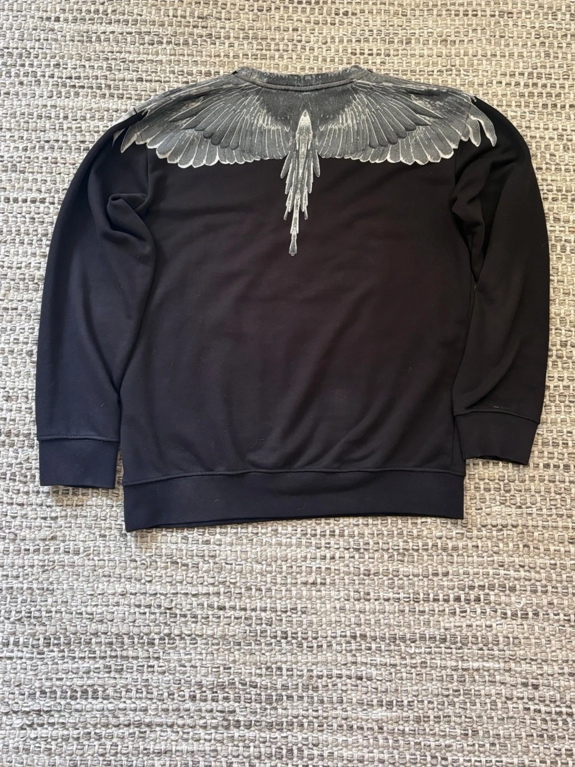 Svart sweatshirt med vingtryck från Marcelo Burlon - 1