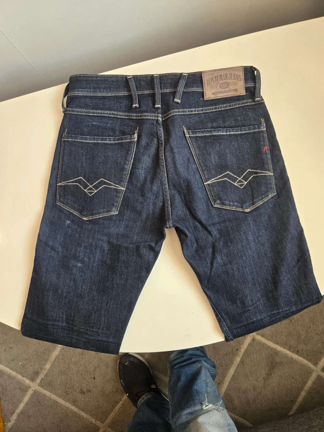 Mörkblå jeans från Replay - 2