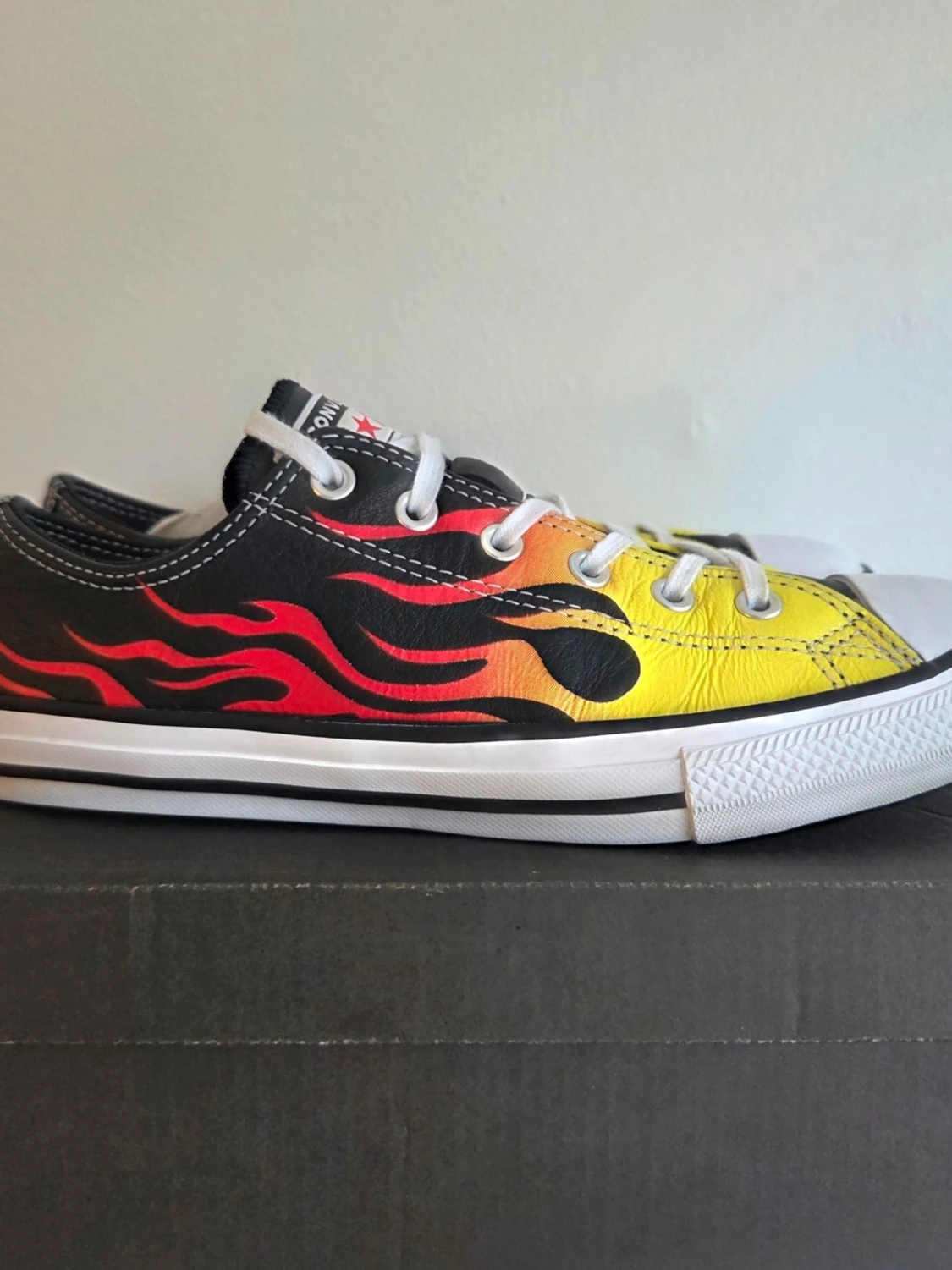 Converse sneakers med flames