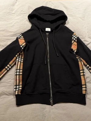 BB Hoodie - Använd endast fåtal gånger, inga skador osv.