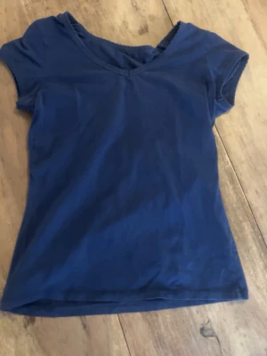 T shirt -  Står ej Vilket märke eller storlek, aldrig använts, priset kan diskuteras