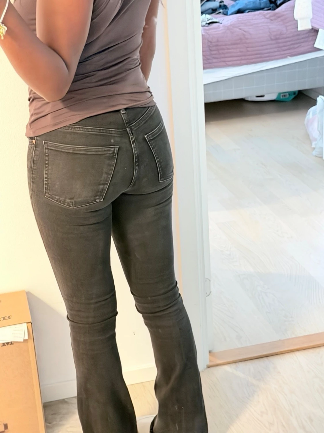 Svarta bootcut jeans med hög midja - 1