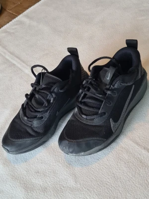 Nike tennisskor/ padelsko / vardagssko / sneaker/ innesko - Nike tennisskor/ padelsko/ vardags sko speaker/ innesko