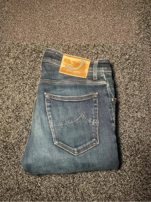 Jacob Cohen jeans - Säljer dessa riktigt feta Jacob Cohen jeans i storlek 32! Kontakt mig vid köp!
