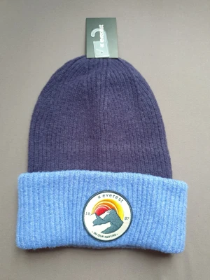 Toppig tvåfärgad mössa - Den är rätt lång. One size