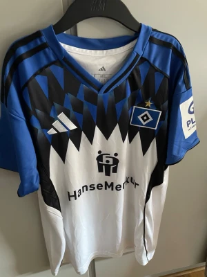 HSV matchtröja - Hamburg matchtröja. Storlek S, aldrig använd.