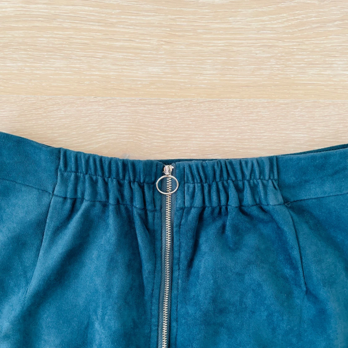 Blommigt broderad kjol i grön nyans – A‑linje, stl M - 3