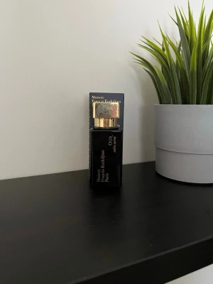 MFK oud satin mood - Säljer min oud satin mood från MFK då den inte kommer till användning. Det är en fantastisk doft och är knappast använd.