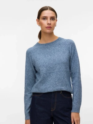 Blå stickad tröja - Mysig blå stickad tröja. Tröjan har en enkel och rak passform. Perfekt att matcha med jeans för en enkel look. Jag säljer eftersom tröjan inte kommer till användning.