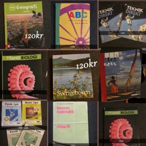 Kursböcker bundle  - Säljer kurslitteratur  i bra skick. Flera olika ämnen – biologi, fysik, kemi, matte, språk m.m. Perfekt om du vill spara lite pengar inför kursstart.