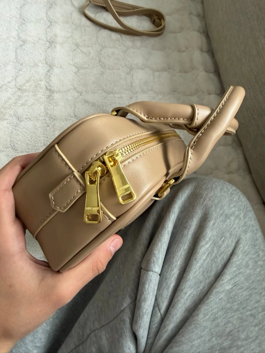 Beige handväska från Miu Miu - 1
