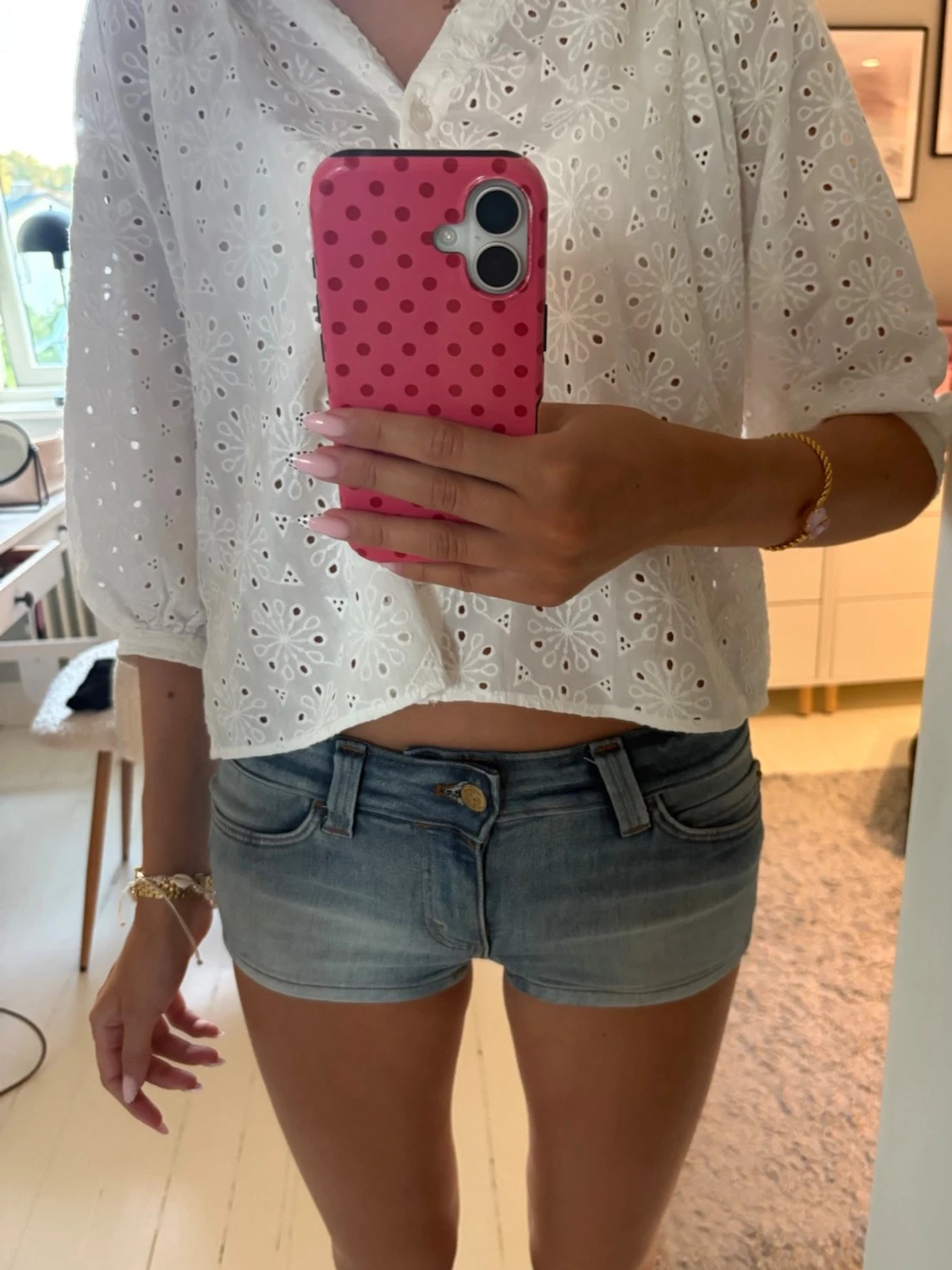 Ljusblå denimshorts med låg midja