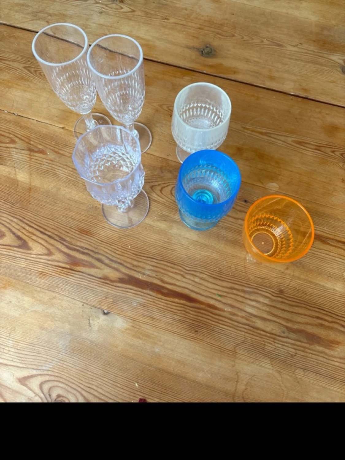 Blandade glas i olika färger och former