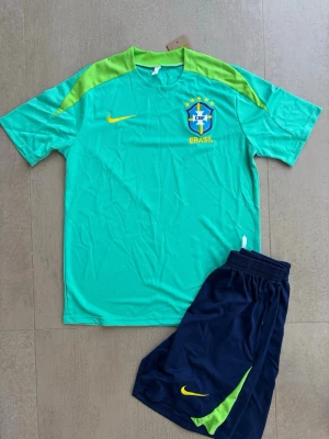 Brasilien fotbollsträningsset Nike - Helt ny ,storlek S 