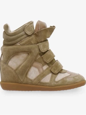 Isabel Marant wedge sneakers  - Stilrena sneakers i beige mocka och läder med inbyggd kilklack. Använda två gånger, skorna är som oanvönda. Påse och låda tillkommer. Nypris 6500kr, storlek 40