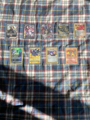 Pokemon kort kom med bud. - Säljer Pokémon kort kom med bud. Man kan köpa enskilda.
