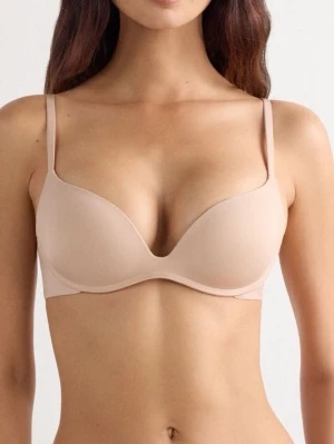 Beige superpush-up bh intimissimi - Beige superpush-up bh med tunna axelband. Den är bara använd en enda gång‼️ men måste tyvärr sälja den då den var förliten 🥺❤️ såå bra skick känns som helt ny och är så fin 💕💕🌸🥹🥰