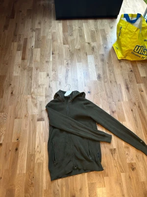 Indicode cardigan - Eftertraktad cardigan som ofta är slutsåld! Mycket bra skick i storlek S🌟