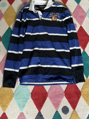 Rare vintage ralph lauren rugby pike! - Riktigt fet ralph lauren pike som jag köpte för 1700kr, Myxket bra skick och stilig, säljer den för jag inte passar i den längre 