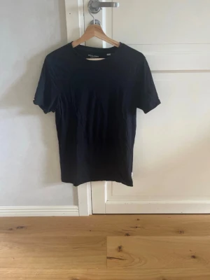 Jack & Jones T-shirt - T-shirt från Jack & Jones i bra skick. Vid funderingar/prisförslag är det bara att höra av dig.