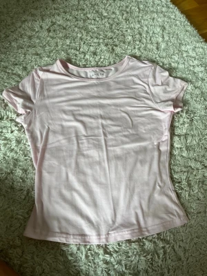 rosa t-shirt - rosa croppad t-shirt