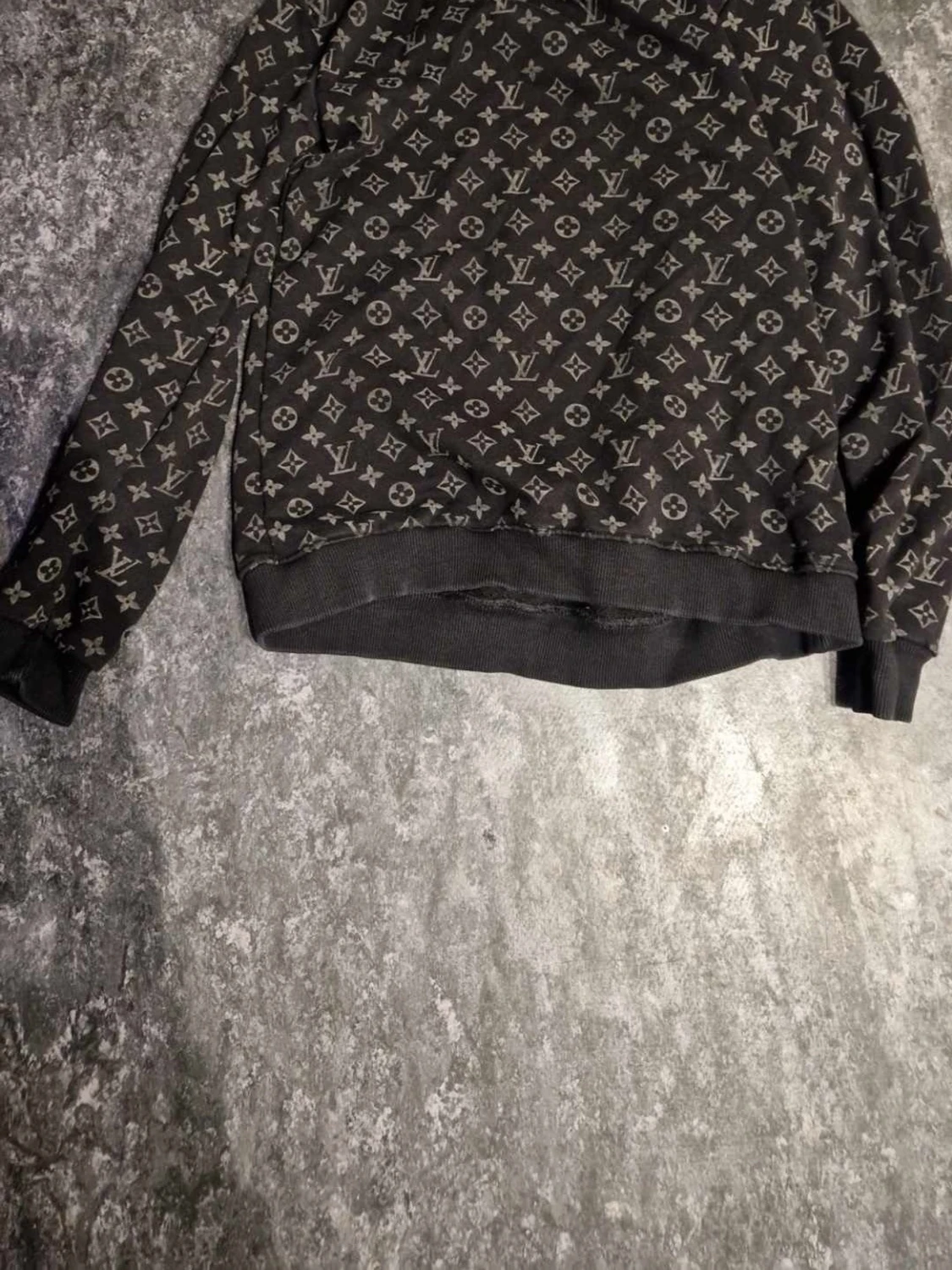 Svart Louis Vuitton sweatshirt